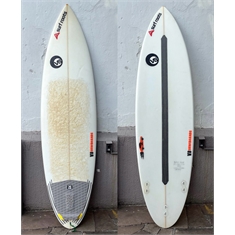 Prancha Usada V8 Surfboards 6'4'' x 19 1/2'' x 2 1/2'' x 31,8L